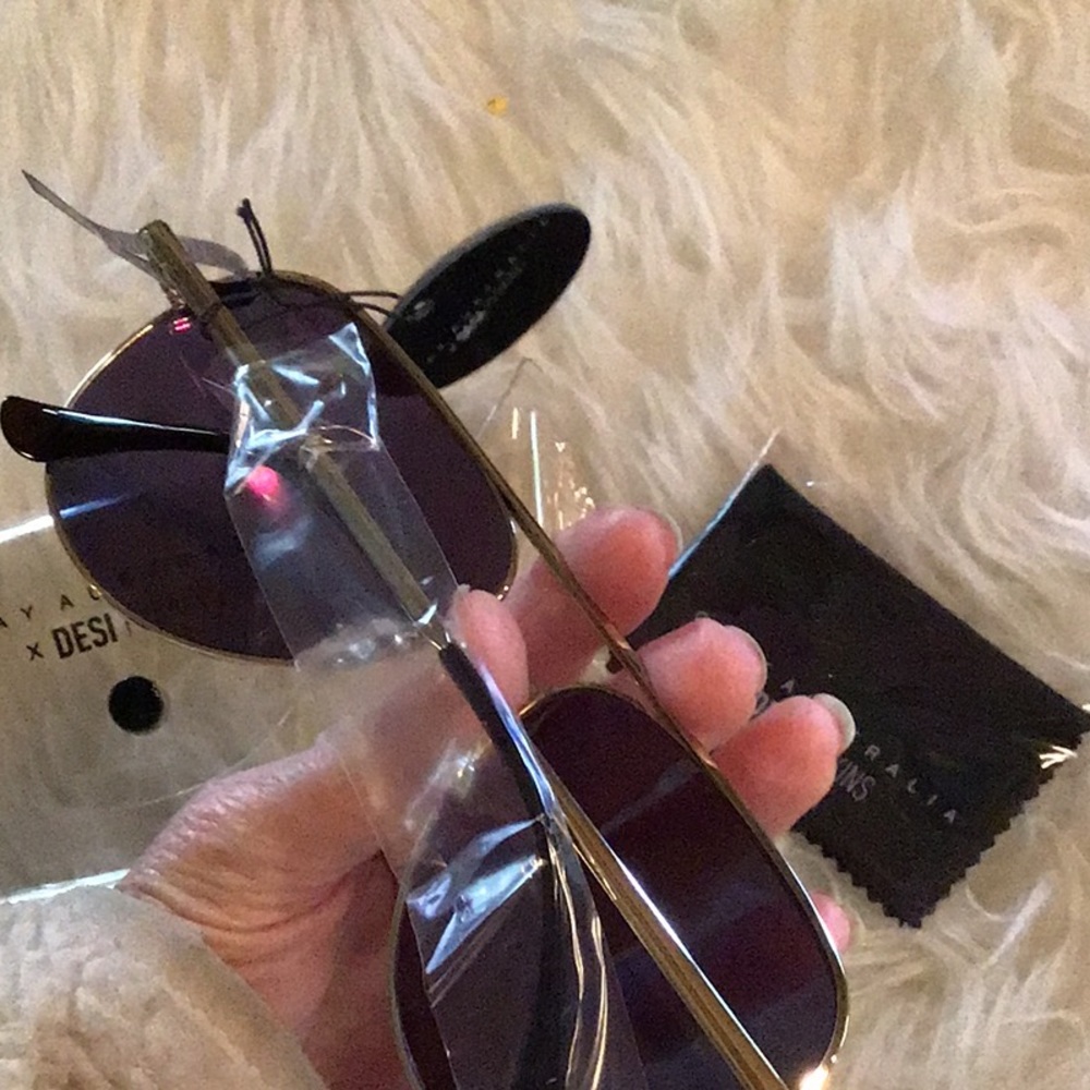 NEW! gold Quay high key aviators - Picture 9 of 10